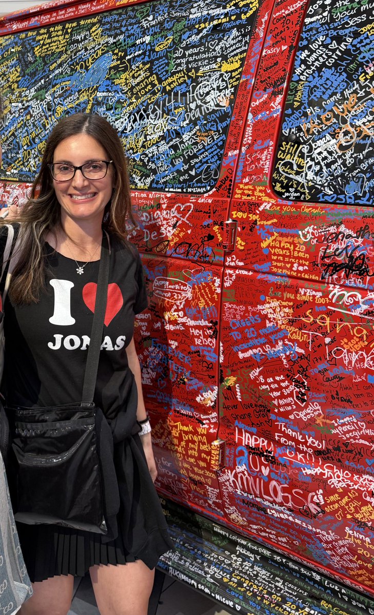 𝒮𝒶𝓃𝒹𝓇𝒶💛🌼 tweet media