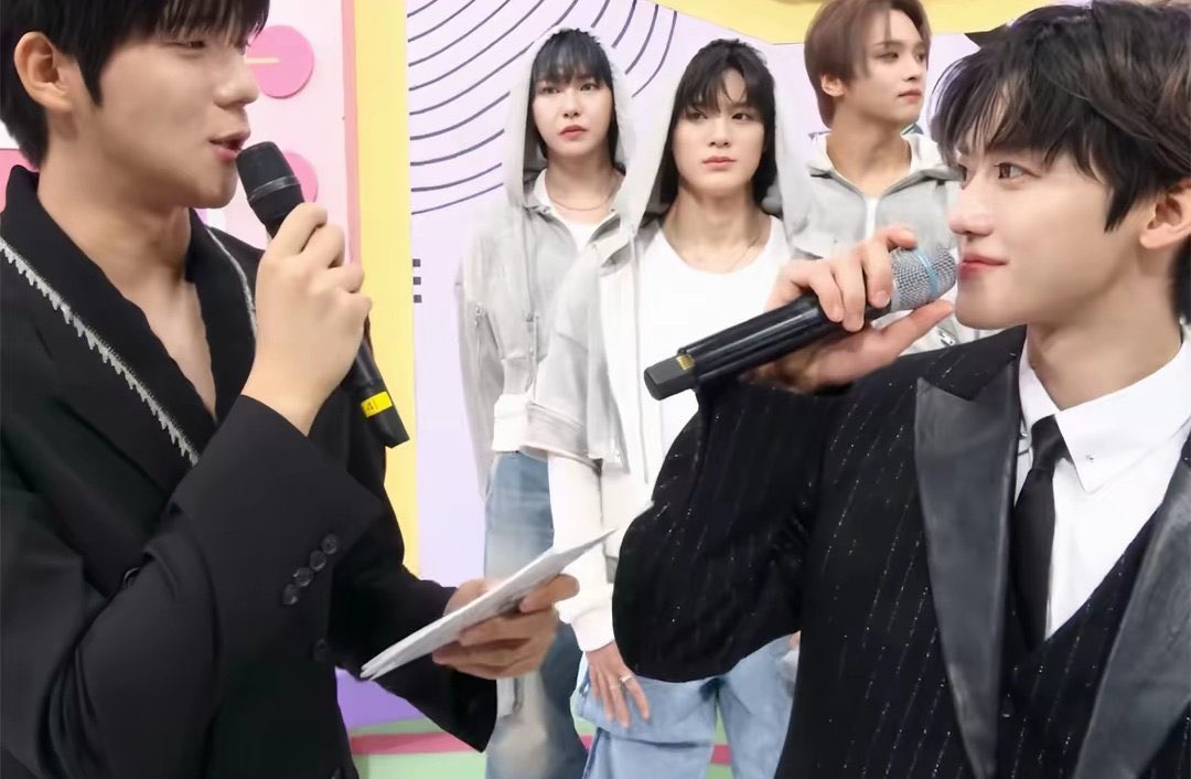 line ★★⁶⁵ tweet media