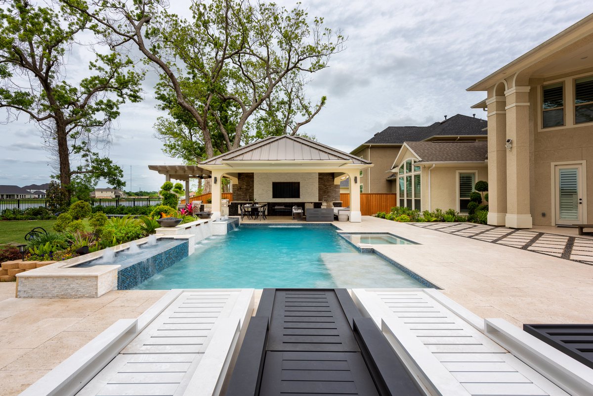 PlatinumPools's tweet image. Spring into action today so you can be swimming in luxury by the time the real heat hits.

#EarlyPlanning #PoolConstruction #BackyardPotential