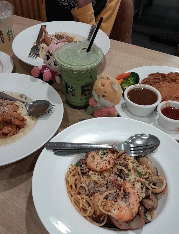 yonkstagram's tweet photo. aku, ke, dan nasken https://t.co/sh2vy6TNCD