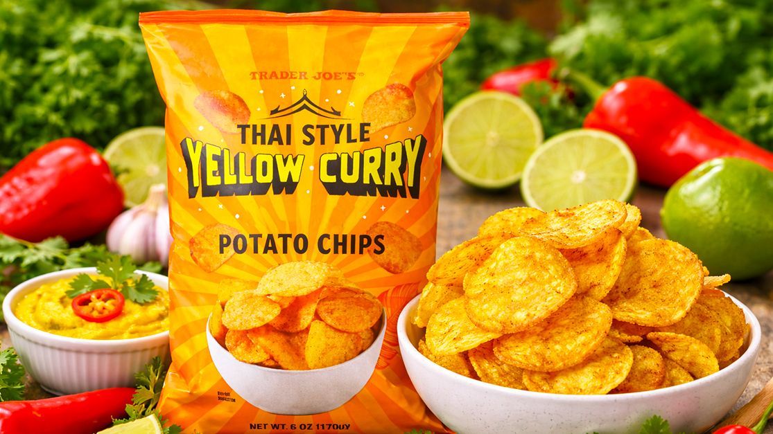 WhatsGoodatTJs's tweet image. Got a little curried away.

Our Honest Review of #TraderJoes Thai Style Yellow Curry Potato Chips: whatsgoodattraderjoes.com/2026/03/trader… #snacks #chips