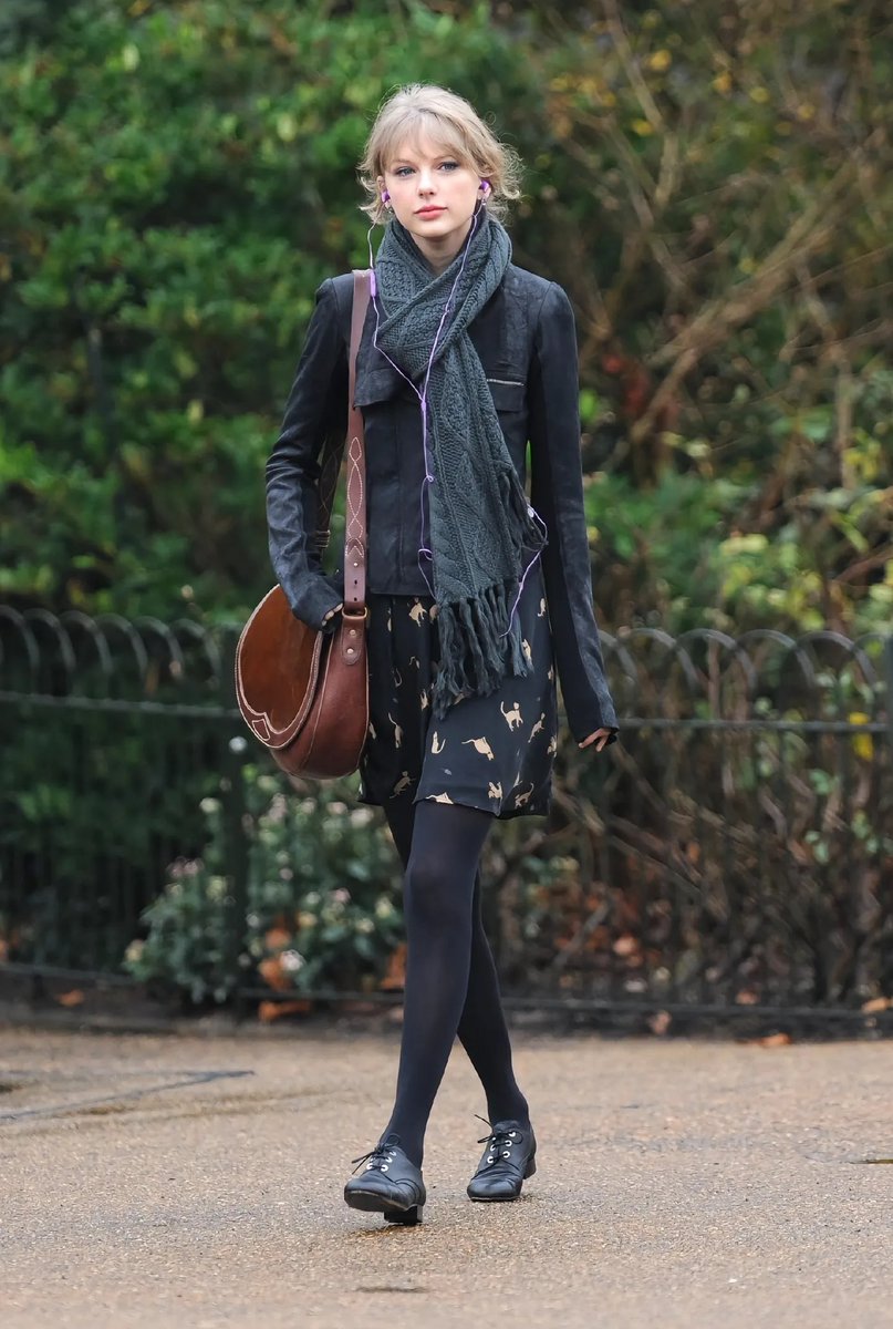 泰勒斯威夫特  taylorswift 玩乡村时期的霉霉，比现在顺眼多了。 https://t.co/9DxxvOXf0v