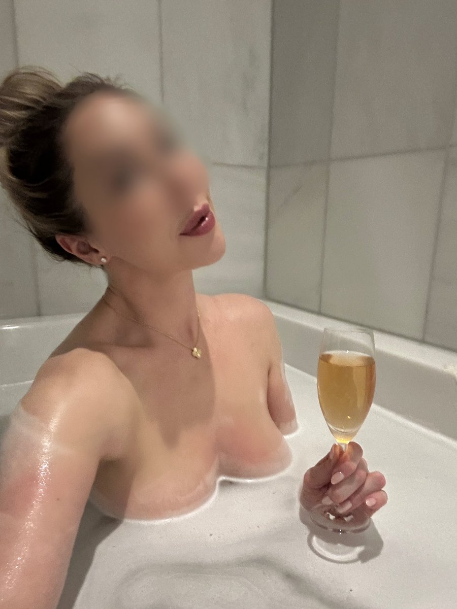 Camille Clarke tweet media