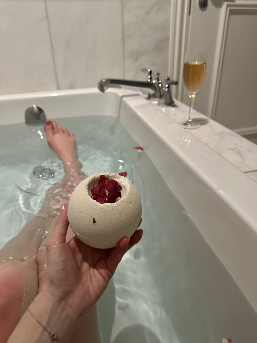 Camille Clarke tweet media