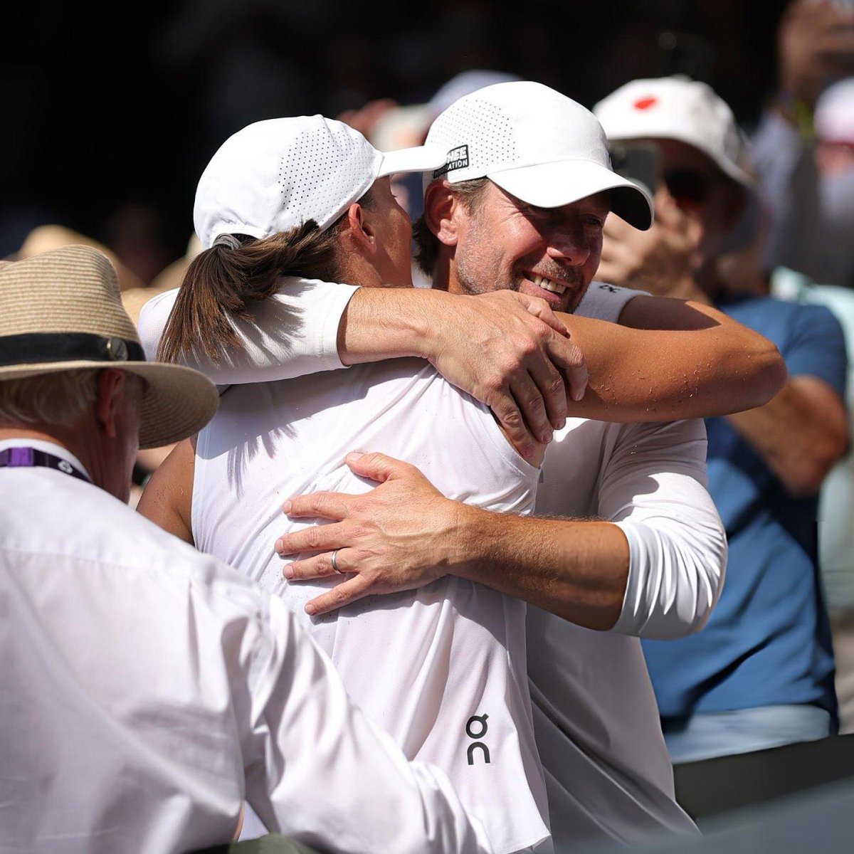 igaswiarchive's tweet photo. thank you, Wim, for your work with Iga. the wimbledon title will always be special 🤍 https://t.co/EPUAj7Zngq