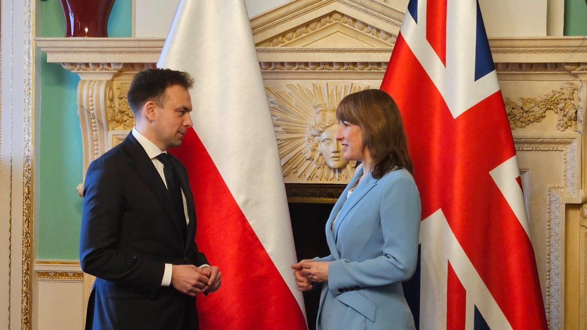 MRiTGOVPL's tweet image. Trwa wizyta ministra @Domanski_Andrz w #Londyn. Minister spotkał się z Kanclerz Skarbu Wielkiej Brytanii @RachelReevesMP.
Wśród tematów rozmowy m. in. możliwości współpracy gospodarczej między krajami, finansowanie obronności oraz udział Polski w #G20 podczas prezydencji Wlk.