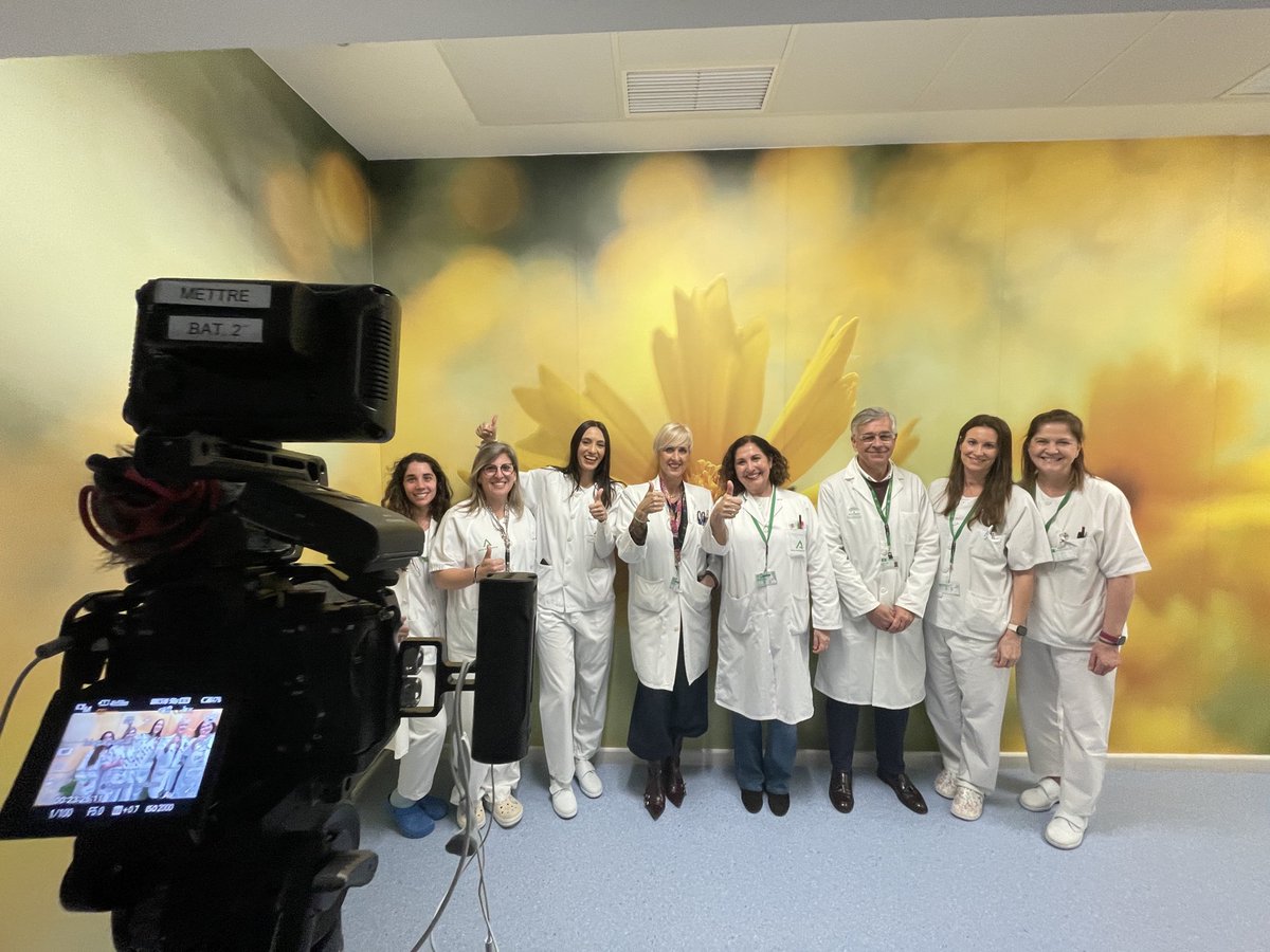 IsaNestares's tweet photo. Hoy en #Málaga conocemos ejemplos de vida y superación en Oncología Radioterápica #HospitalUniversitarioVirgendelaVictoria y #FundaciónHéroes 🌻❤️profesionales y pacientes que nos recuerdan que la salud es el mayor tesoro 🎁🥰💎@canalsaludaldia @canalsur @canalsurmas https://t.co/Ub2YgKmZRT
