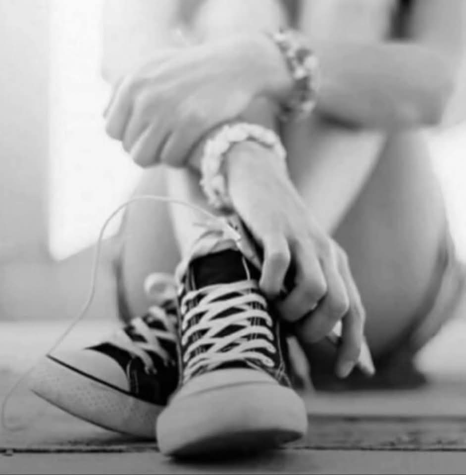 Yo no te necesito, yo te prefiero una y 𝐦iɭ veces, no es e𝐠o, no es obsesión, no es capricho.
Sólo que no sé có𝐦o expɭicar, que 𝐦i corazón es 𝐦ás tuyo que 𝐦ío.