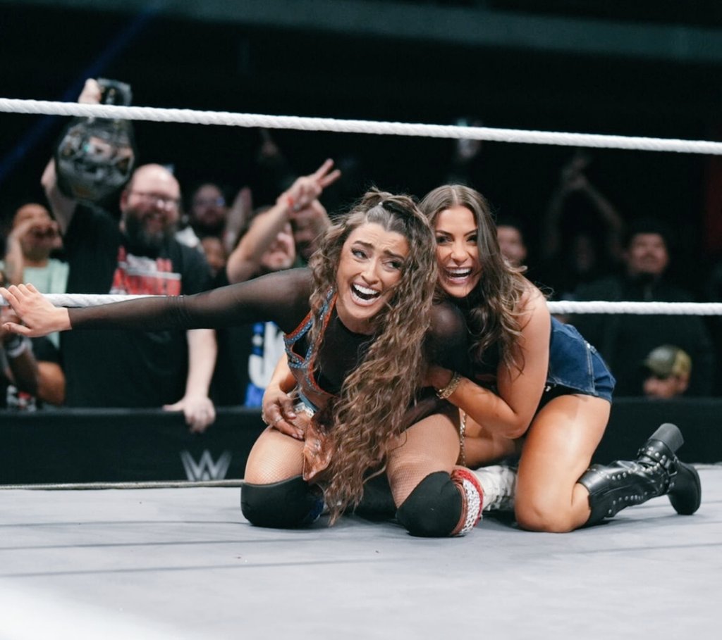 Z A R I A H tweet media