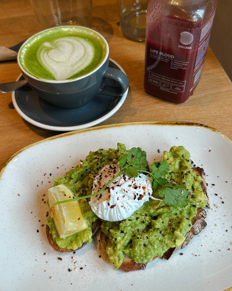 The plate is clean, the colors are vibrant, and you savor the meal. Health is style, and style is health. Do you like this breakfast?
