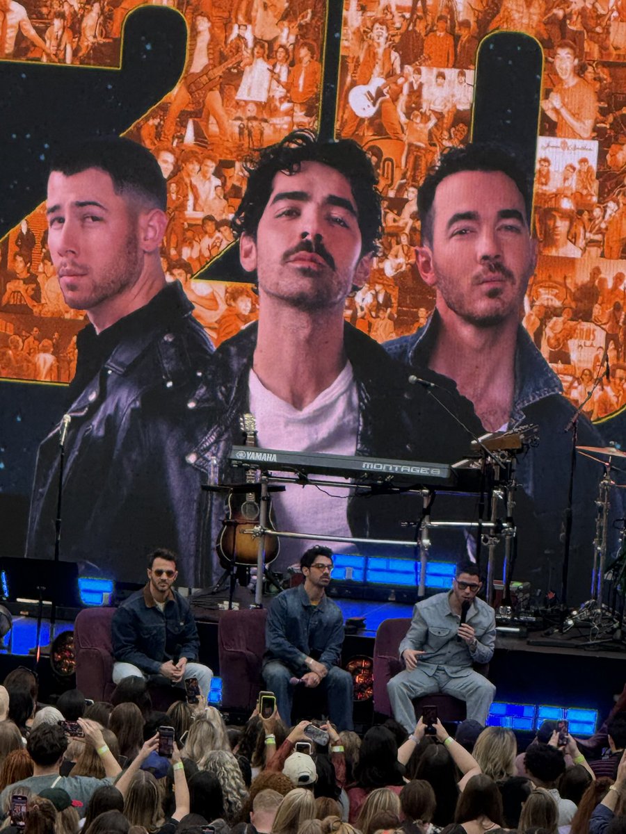 𝒮𝒶𝓃𝒹𝓇𝒶💛🌼 tweet media