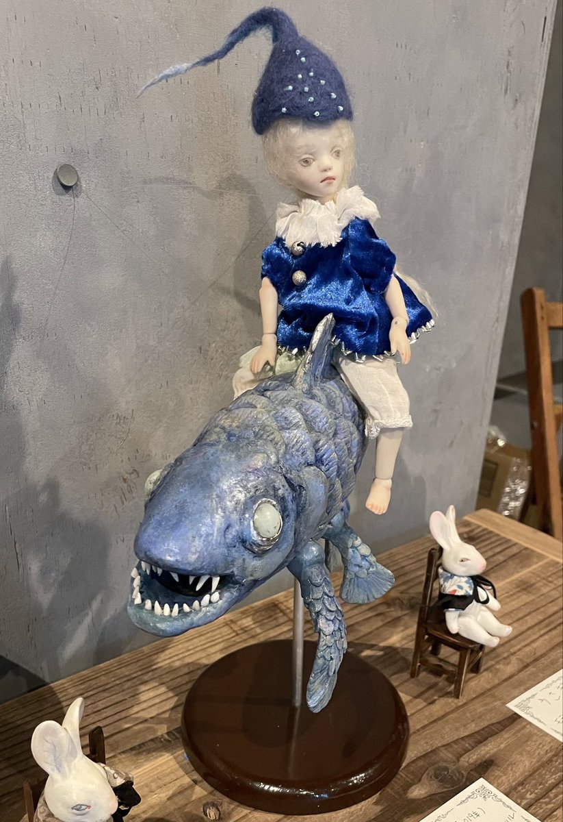 Zyan2Ooe's tweet photo. 尾花智子さんの個展「記憶の欠片」に伺いました。
ていうかギャラリーの終了時間と同時に飛び込んだ馬鹿野郎に嫌な顔ひとつせずに迎えてくれた尾花さんgallery hydrangeaさんありがとうございます。
昔からの仔や新jしく主張してくる仔など記憶の彼方からこみあげる懐かしさの欠片に再会したいと思う… https://t.co/PkOAUX3VlW
