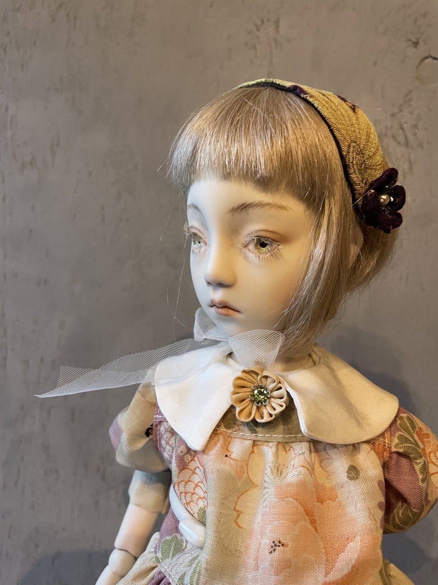 Zyan2Ooe's tweet photo. 尾花智子さんの個展「記憶の欠片」に伺いました。
ていうかギャラリーの終了時間と同時に飛び込んだ馬鹿野郎に嫌な顔ひとつせずに迎えてくれた尾花さんgallery hydrangeaさんありがとうございます。
昔からの仔や新jしく主張してくる仔など記憶の彼方からこみあげる懐かしさの欠片に再会したいと思う… https://t.co/PkOAUX3VlW