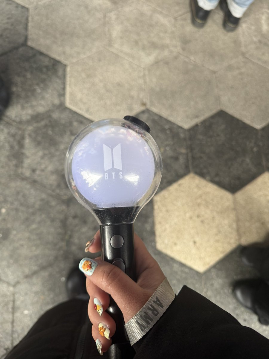 dest VAI VER O BTS tweet media