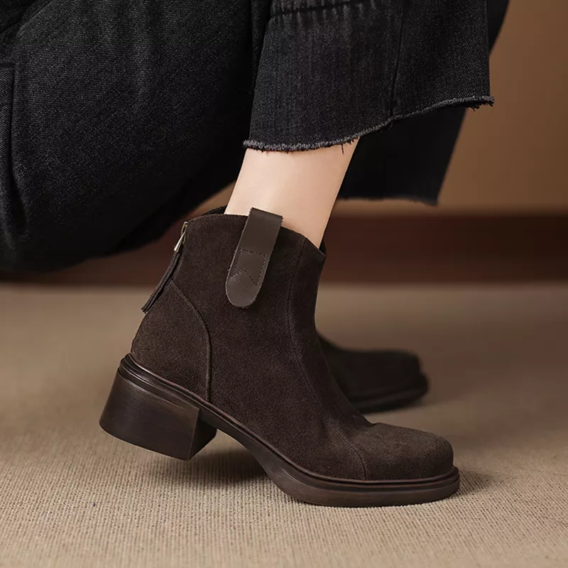 Angela_Marz's tweet photo. 👢 Step out in confidence with the Women’s Retro Suede Ankle Boots with Chunky Square Heel. A perfect mix of vintage charm and modern comfort.
👉 Step into style: https://t.co/vc8wkzcGkI https://t.co/pJQnCApUOi