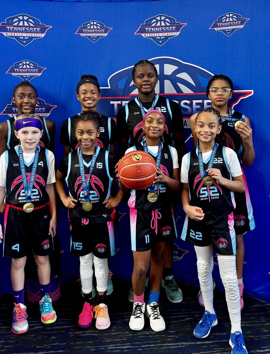 ImaniNichols34's tweet image. Played this weekend with Swish Sisters….🏀left Gold Bracket Champs🏆‼️ Back to the grind… #classof2034 #tunnelvision 🐺
