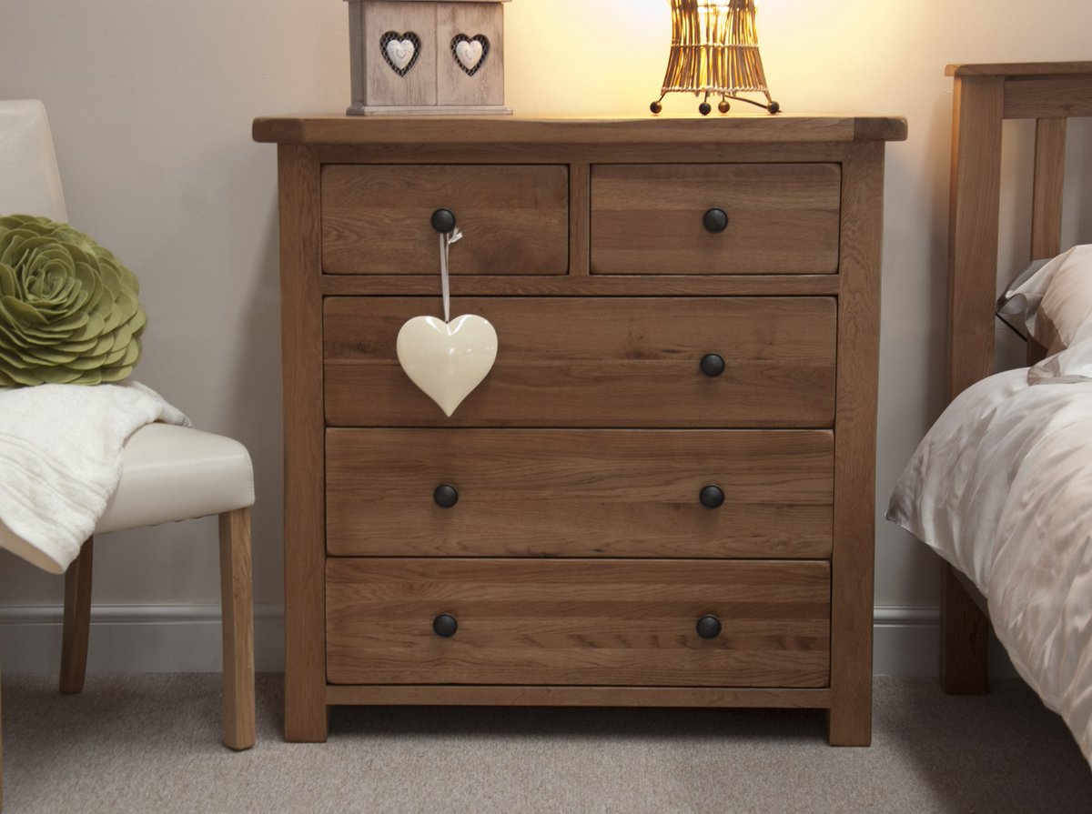 OakFurnitureCo's tweet image. Bring warmth, character, and timeless style into your #bedroom with our Rustic Solid Oak #5DrawerChest🤎
✔ Solid oak construction
✔ Five spacious drawers
✔ Timeless rustic design
✔ Fully assembled for convenience

🛒 oakfurnitureuk.com/rustic-solid-o…
-
#ChestOfDrawers #RusticFurniture