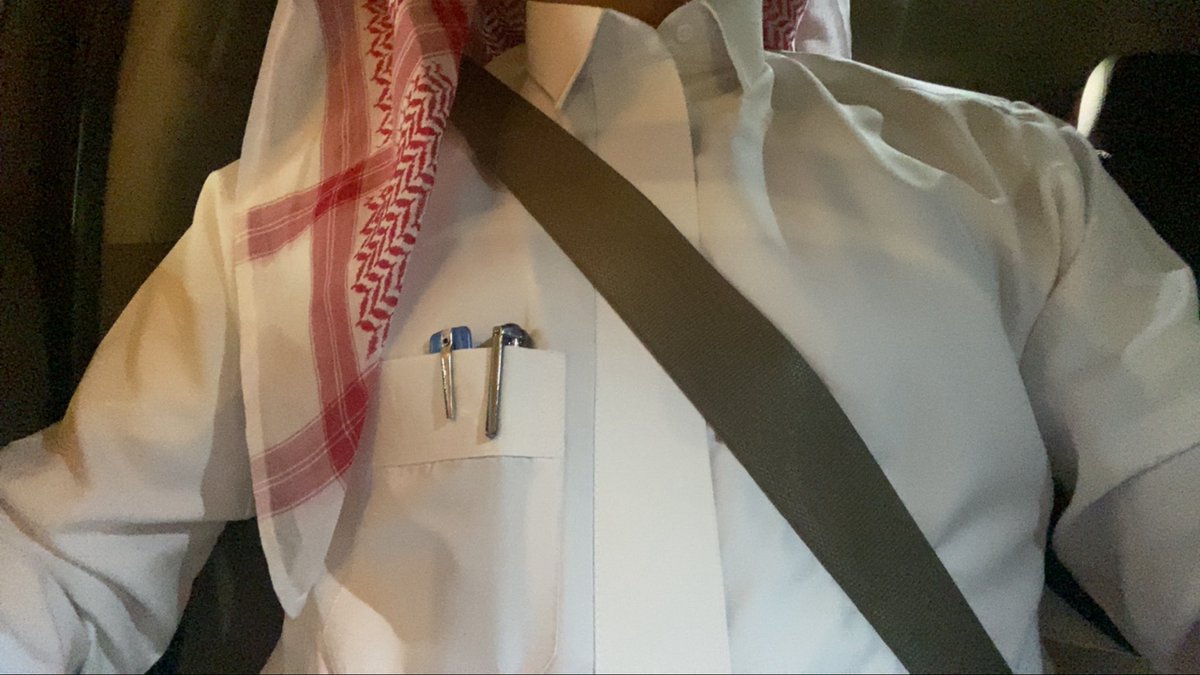 صورة بِـ عنوان:

ما فاز فيها الا أنت يا حزام الامان
ضميت ناسٍ ما قدرت اضمها

وايضاً:

وشلون باخليك وانت اللي : ليا طال الطريق
ايدينه حزام الامان . . وضمّته طوق النجاه