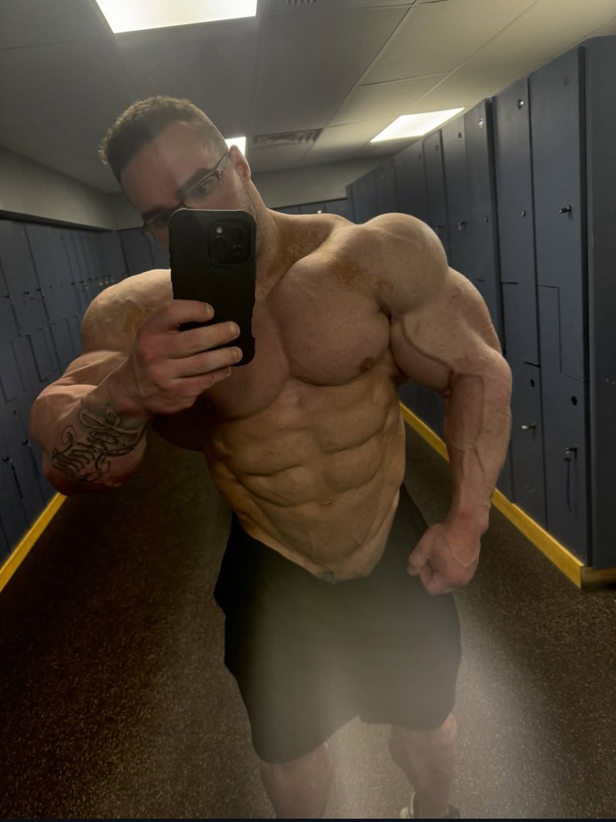 MrOLeaks tweet media