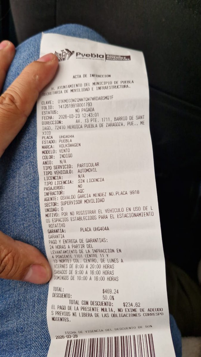 pawxoxo's tweet photo. @PueblaAyto Solicitamos su apoyo, quitaron la placa a un vehiculo que contaba con previo registro en la aplicación, y cuando se le informó al agente vía con pruebas de todas formas quitó la placa y argumentó que era error de la app. Favor de tomar cartas en el asunto. https://t.co/yQwYXeebM8