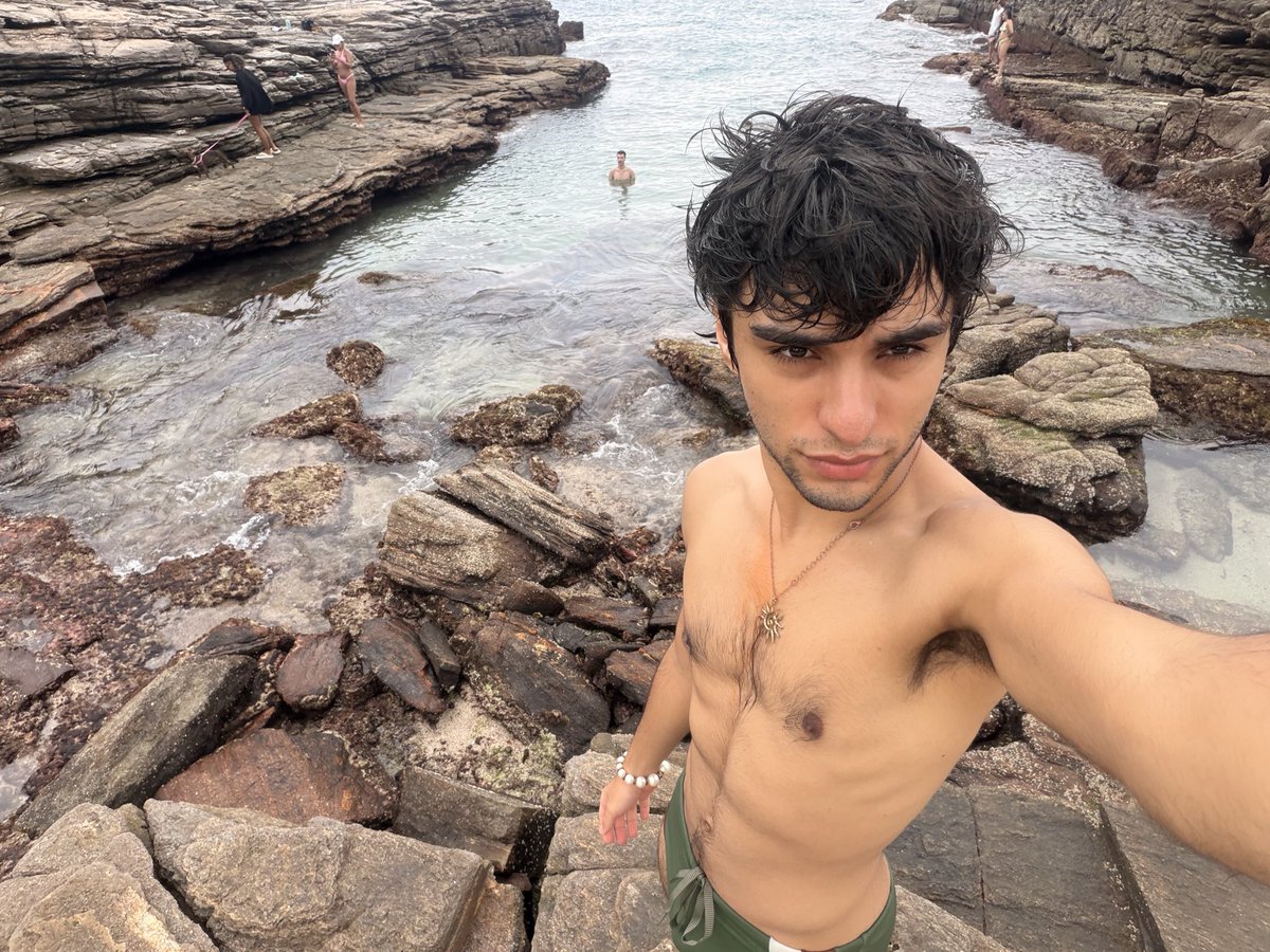 mendeeell's tweet photo. oi gente as vezes é isso, ta?
#praiadafoca #buzios #fui #queer #jewforjew https://t.co/BgJ4BpFjqC