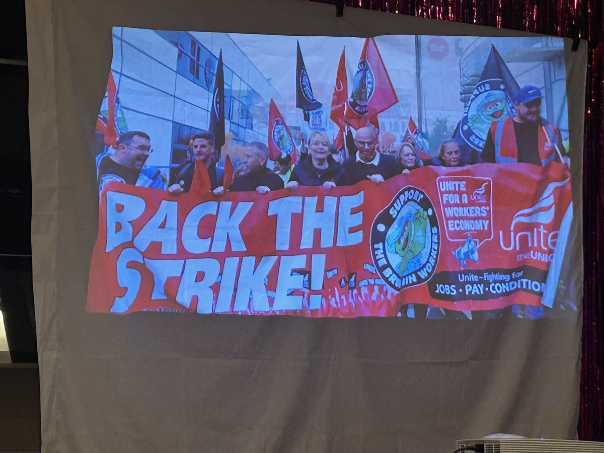 strike_map's tweet image. Listening to the excellent Danny Taylor, @unitetheunion bin rep from #Birmingham.

Solidarity events like this matter. Well done to @ReelNewsLondon for an important event in #Brighton tonight.

🔋Power to the bin workers, power to #Unite. 

#StrikeMap