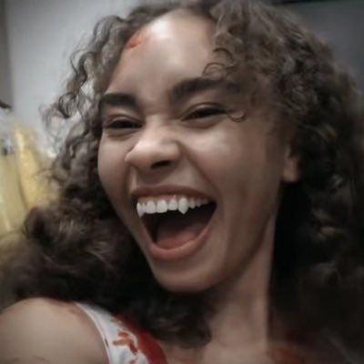 𝖑𝖎𝖛𝖎𝖓𝖌 𝖉𝖊𝖆𝖉 𝖌𝖎𝖗𝖑 tweet media