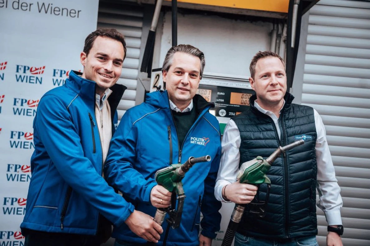 ChrisXian *make it go away. MIGA!* tweet media