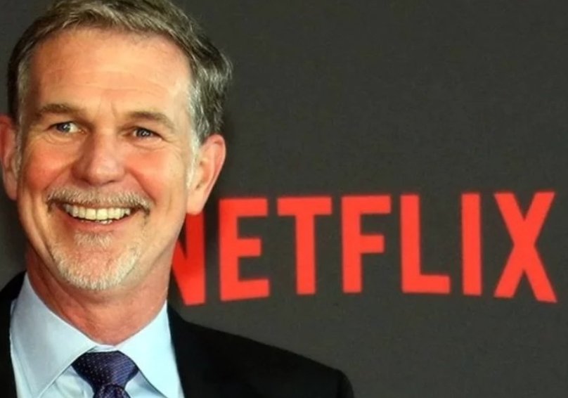 Butor_off's tweet photo. 🗣️ Reed Hastings affirme que les gens devraient passer moins de temps sur Netflix !!

"Je ne veux pas que les gens regardent leur télé plus qu’ils ne regardent quelqu’un dans les yeux.

Ce n’est pas ainsi que tu veux passer ta journée. Sors et passe-la dans la nature."

🤡 #humour