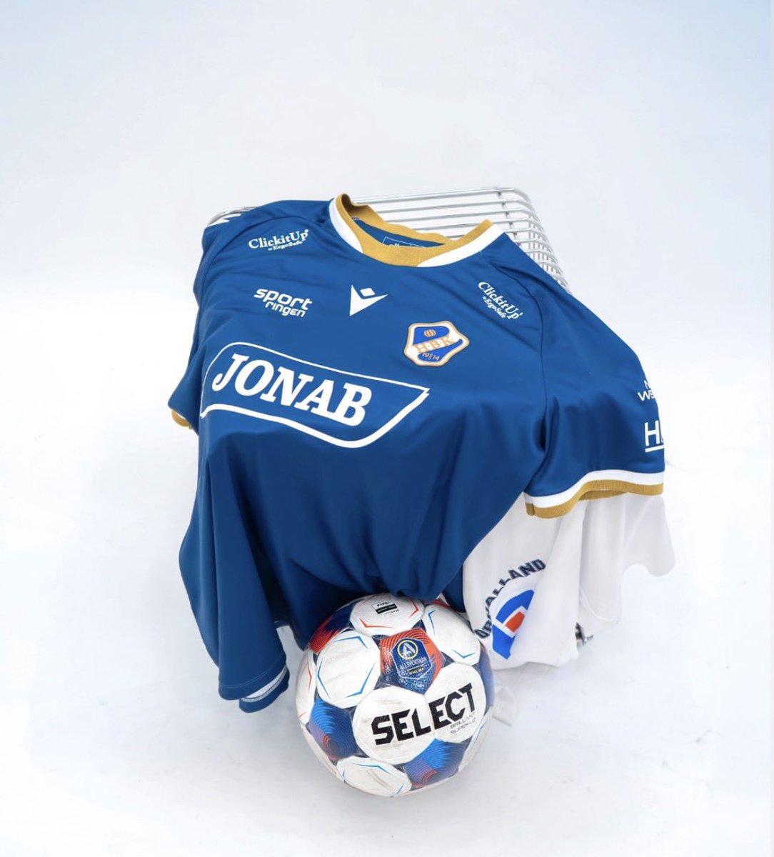 Absolut blåsvart tweet media