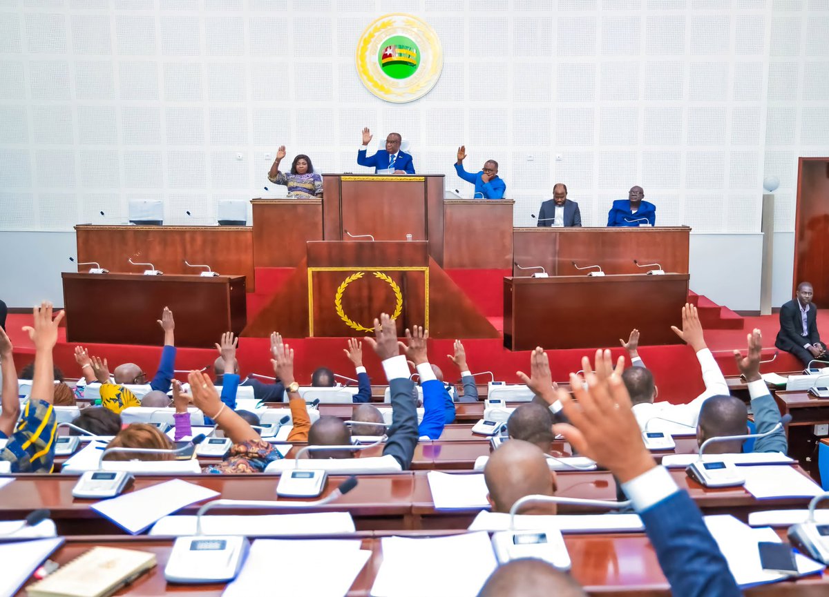 Après 4 semaines d'intense travail parlementaire,  l'assemblée nationale togolaise vient de clôturer la 1ère session extraordinaire de l'année 2026

#Assembléenationale #Parlement #Togo