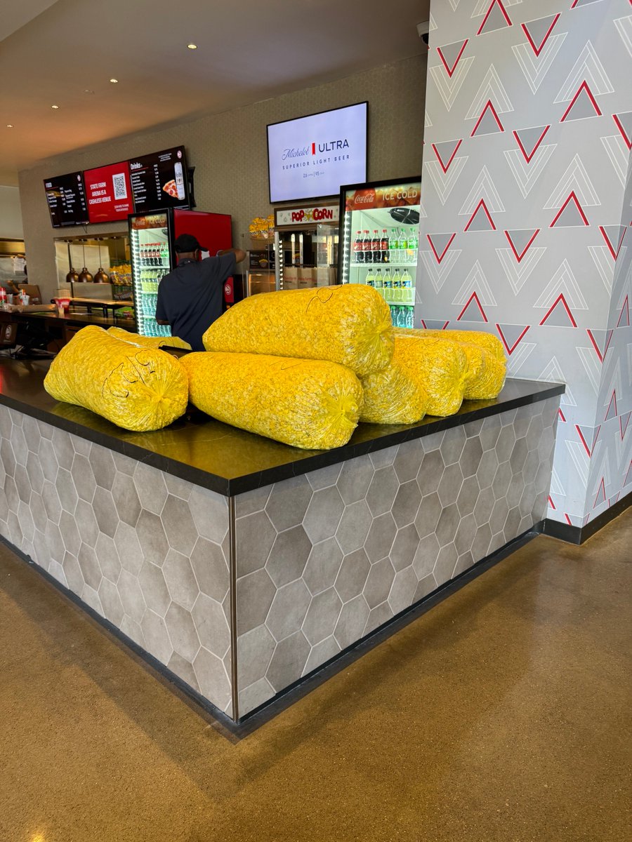 BobRathbunTV's tweet photo. Nique’s popcorn for tonight has been delivered. https://t.co/Ih8OKiUUNf