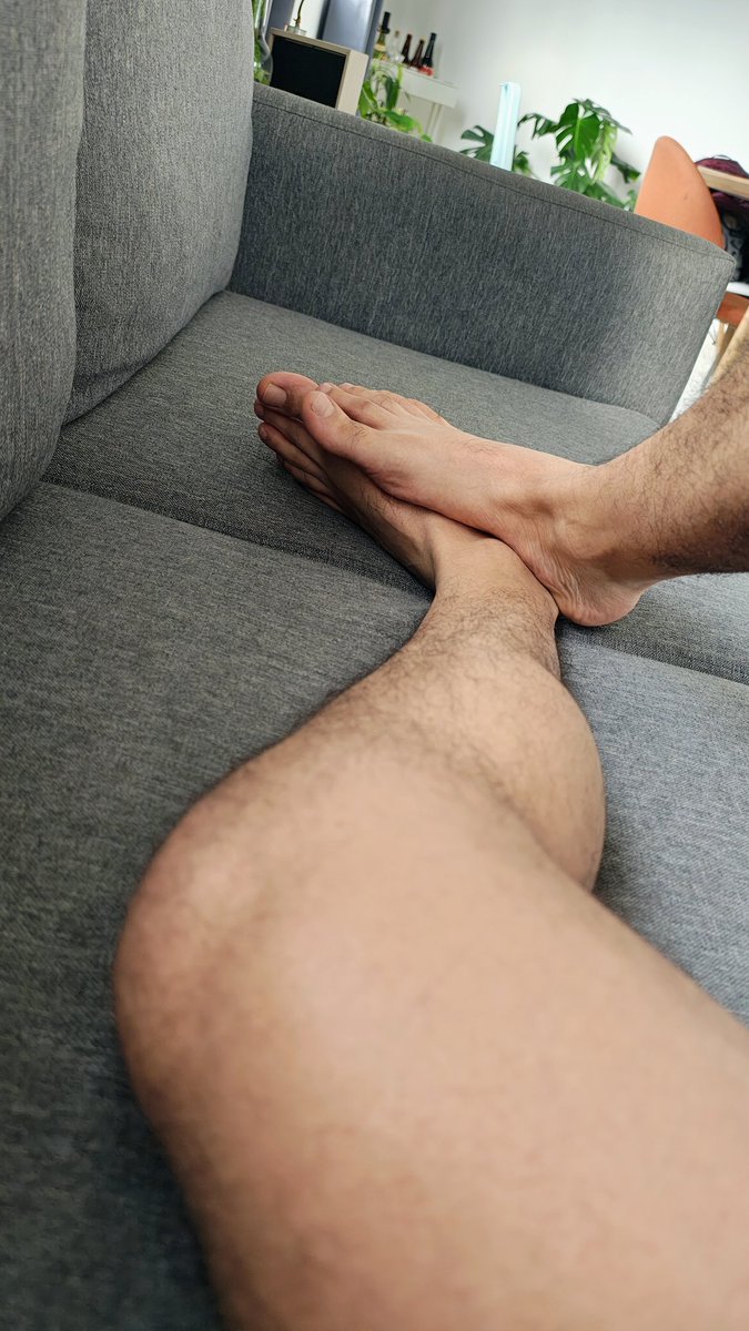 Jrob feet tweet media