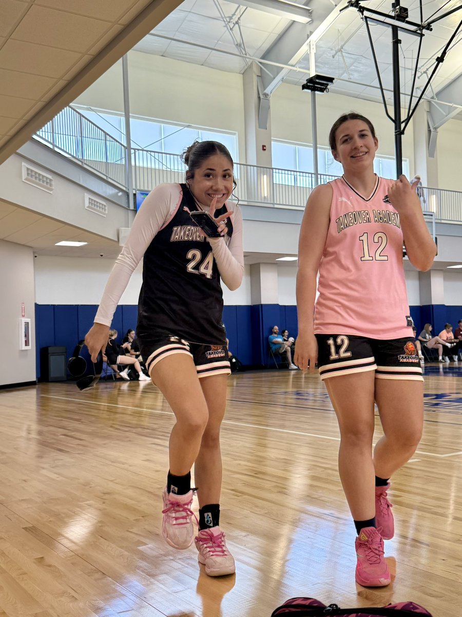 Chloe Buss tweet media