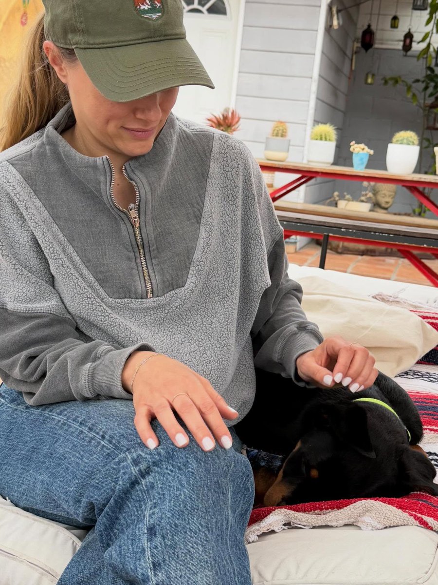 Elizabeth 🪻 tweet media