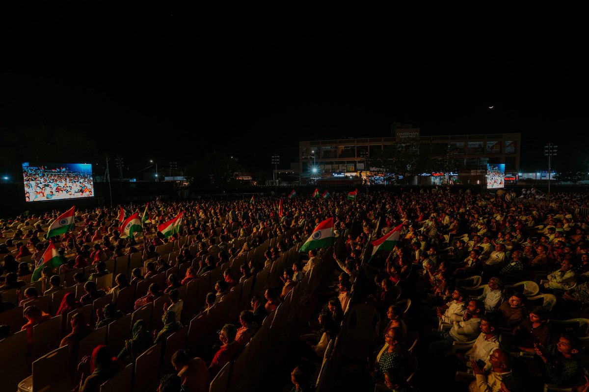 23 માર્ચ ‘શહીદ દિવસ’ના અવસરે સાણંદ ખાતે વીરાંજલિ સમિતિ તથા GTPL દ્વારા આયોજિત ભવ્ય વીરાંજલિ ડાયરો 2.5 દેશભક્તિના અનોખા રંગોથી રંગાયેલો યાદગાર કાર્યક્રમ રહ્યો.