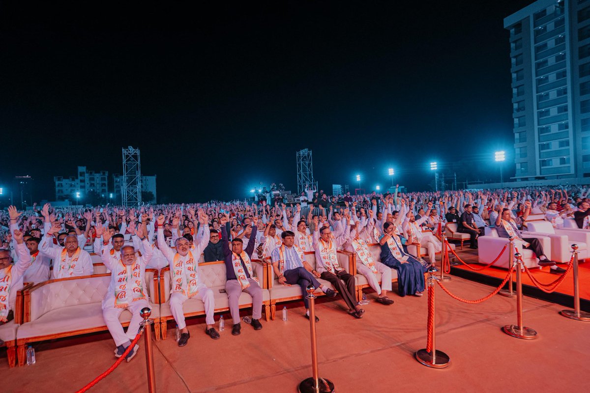 આ પ્રસંગે માન. મુખ્યમંત્રી શ્રી <a href="/Bhupendrapbjp/">Bhupendra Patel</a> જી, નાયબ મુખ્યમંત્રી શ્રી <a href="/sanghaviharsh/">Harsh Sanghavi</a> જી તથા પ્રદેશ સંગઠન મહામંત્રી શ્રી <a href="/ratnakar273/">Ratnakar</a> જી, સાથે રાજ્યના મંત્રીશ્રીઓ, ધારાસભ્યશ્રીઓ, પ્રદેશ પદાધિકારીશ્રીઓ તેમજ જિલ્લા અને મહાનગરના પ્રમુખશ્રીઓ સહિતના આગેવાનો પણ ઉપસ્થિત રહ્યા.