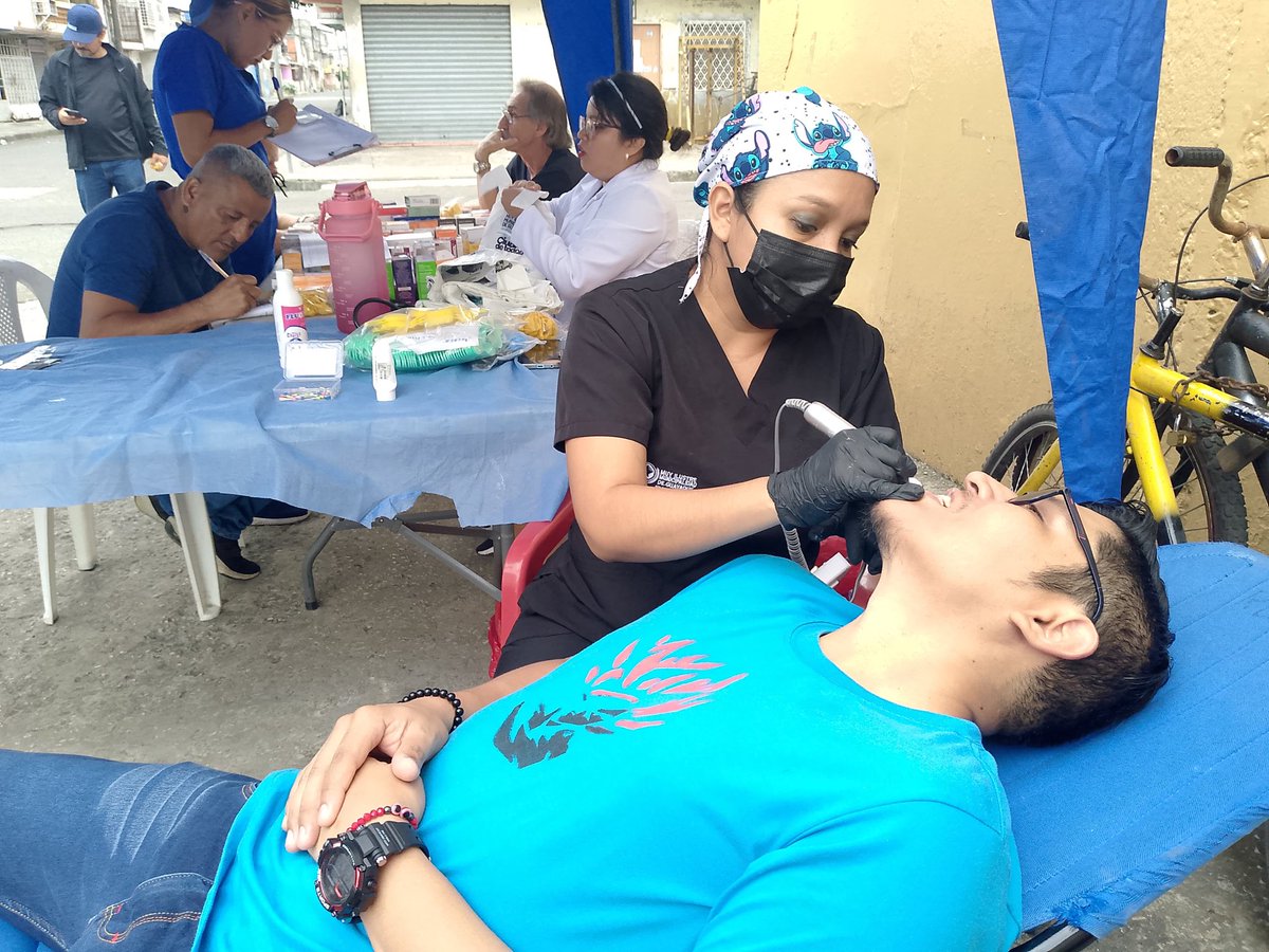 aquilesenlacomu's tweet photo. 🩺 El Municipio de Guayaquil, junto a Salud y Vinculación con la Comunidad, realizó una brigada médica en Gallegos Lara, entre la B y la C 🏡

Acercamos atención de salud a la comunidad 💙 https://t.co/mE8aR3nbjr