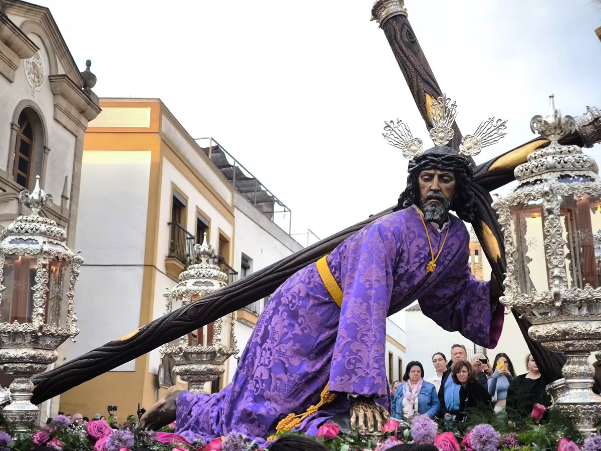 adriii ● tweet media