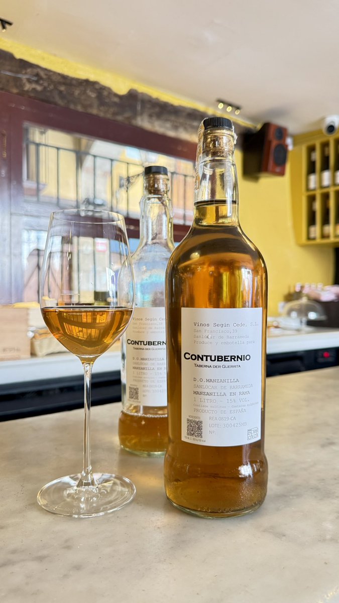gardenia_nala's tweet photo. La Viña del Señor es sin duda mi parada lugar en el Born🤎
•
Una gran e irresistible carta de vinos 🍷📓
•
#lavinyadelsenyor #elborn #winelover https://t.co/KmkgLCqOmi