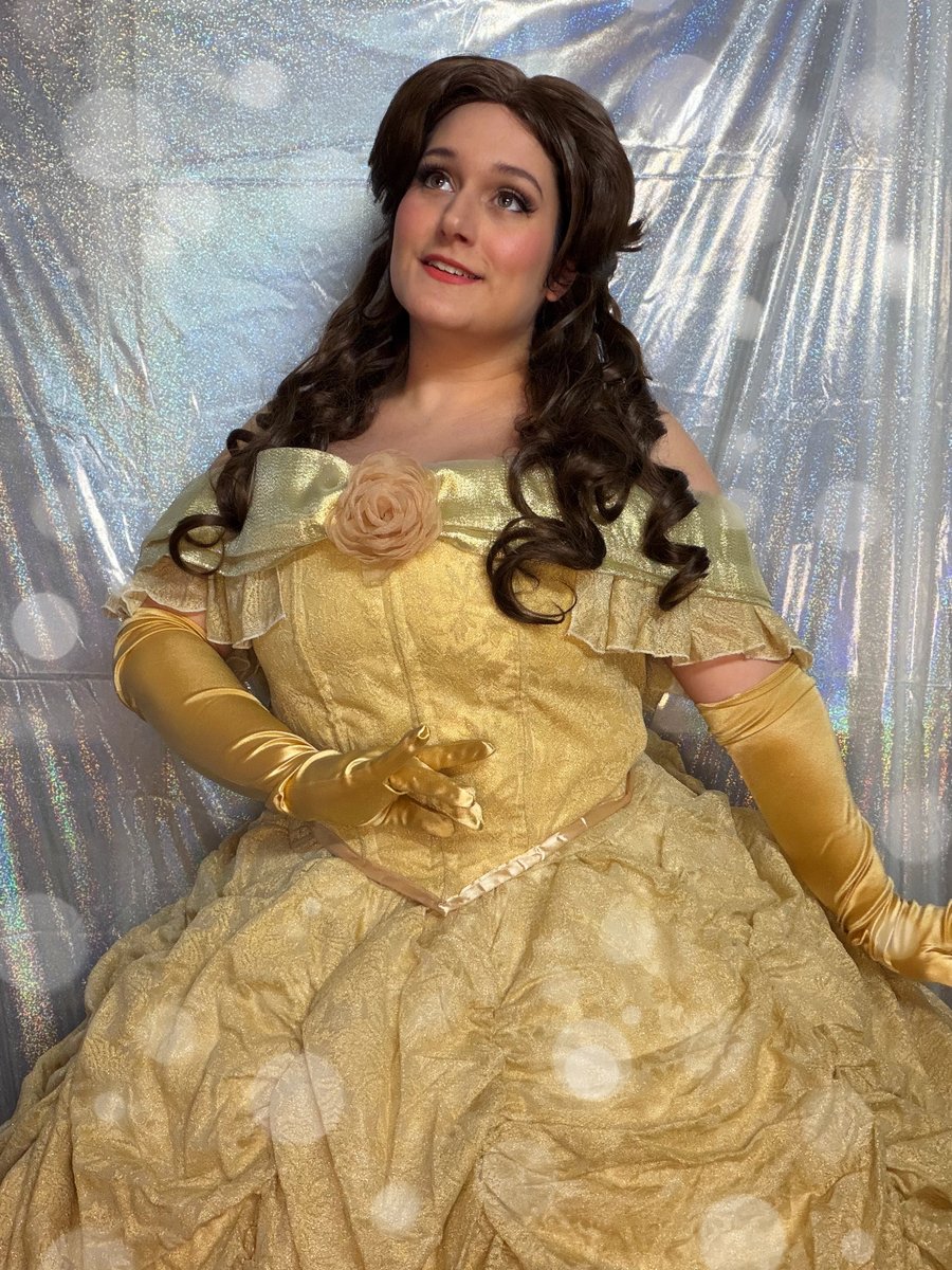 ❥┊ Princess Belle, "Disneyland" vrs, from Beauty and the Beast 
❝ People think I'm odd. ❞ ♡
Instagram&amp;TikTok: kagomesmile | Costume by: ivy_giulia (IG)
#beautyandthebeast #beautyandthebeastcosplay #disney #disneycosplay #belle #bellecosplay #disneyabelle #disneyland