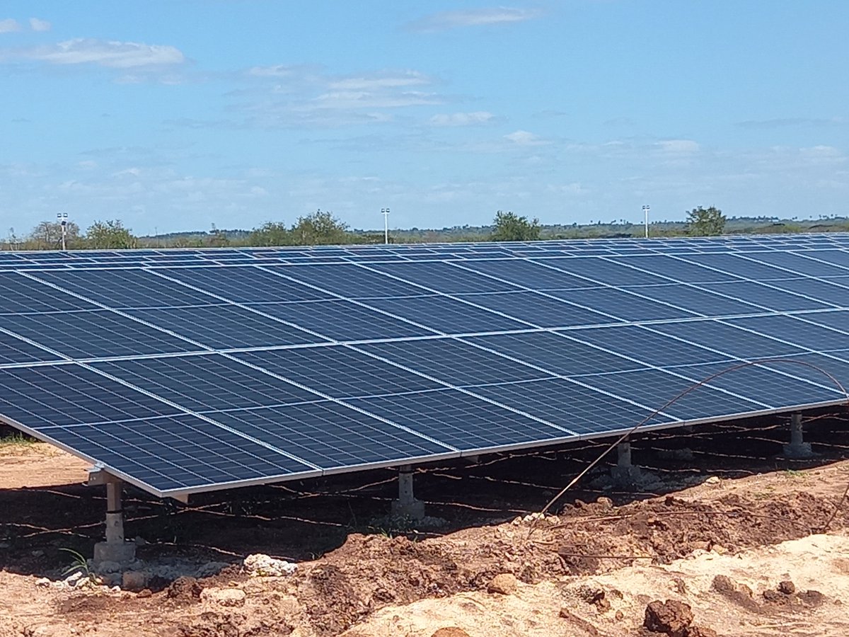 LorenzoOsbel's tweet photo. El parque solar fotovoltaico de Amancio debe conectarse al sistema electroenergético nacional a finales de este mes o principios de abril #LasTunas #PorLasTunasLaVictoria #SíSePuede https://t.co/SdN5KoyLbQ