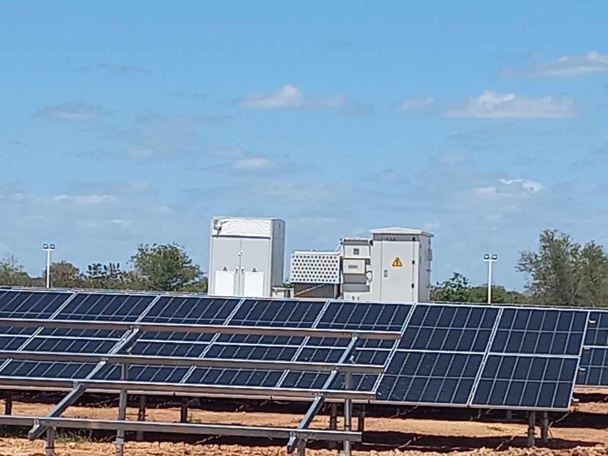 LorenzoOsbel's tweet photo. El parque solar fotovoltaico de Amancio debe conectarse al sistema electroenergético nacional a finales de este mes o principios de abril #LasTunas #PorLasTunasLaVictoria #SíSePuede https://t.co/SdN5KoyLbQ