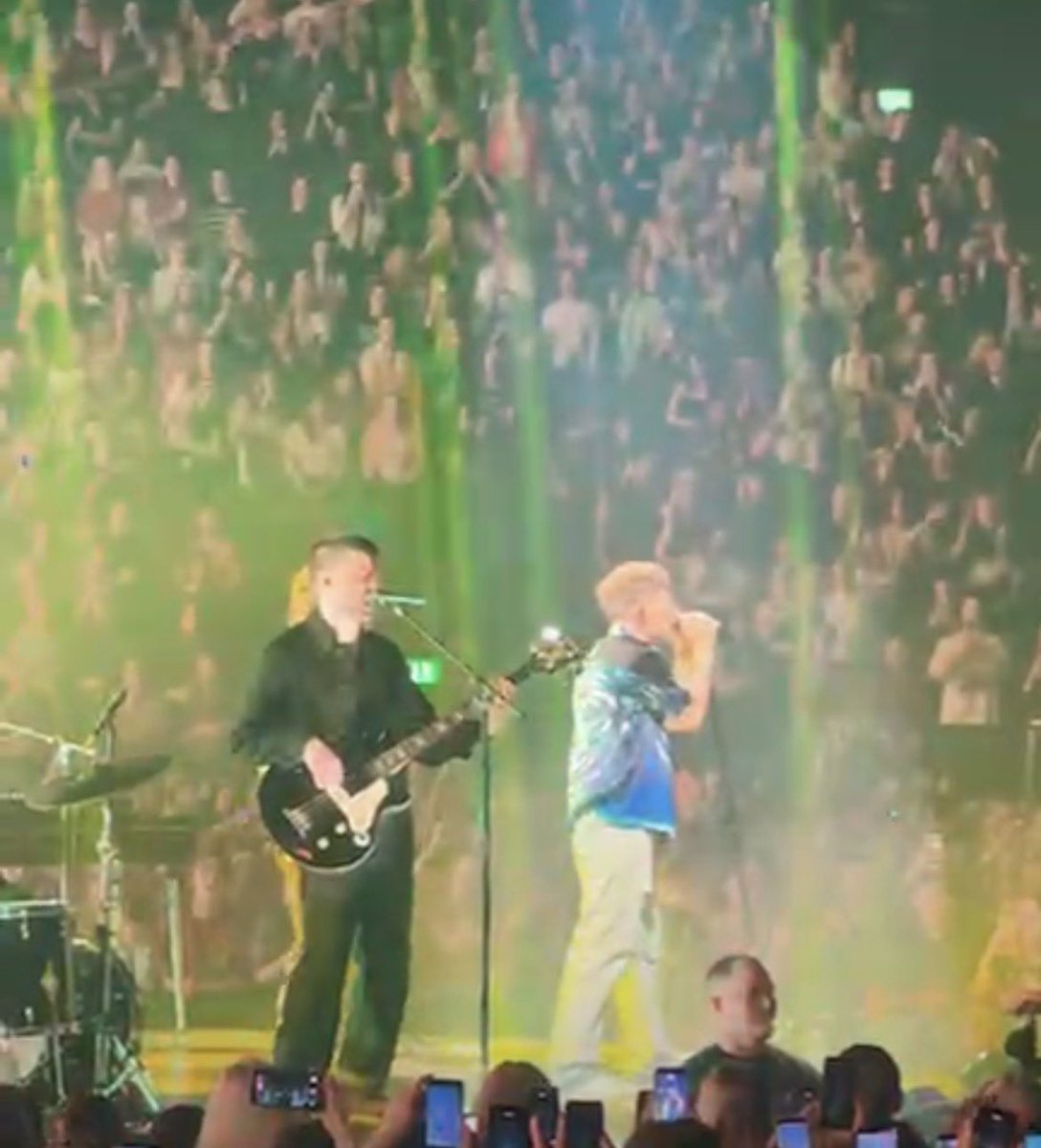 DeluriaD tweet media