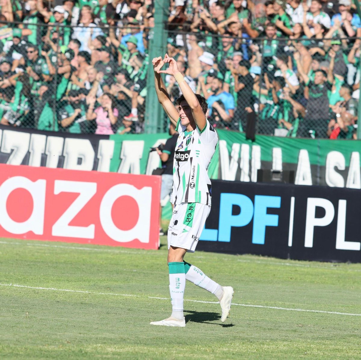 NuevaChicago's tweet photo. ⏱️ Final del partido.

GAAANOOOO CHICAAAGOOOO 💚🖤

⚫️🟢 3-1 ⚪️🔵

⚽ Lucas Ambrogio
⚽️ Sebastián Cocimano
⚽️ Alan Ruiz https://t.co/IWtl6KvTZu