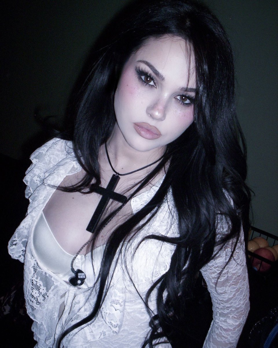 MAGGIE LINDEMANN tweet media