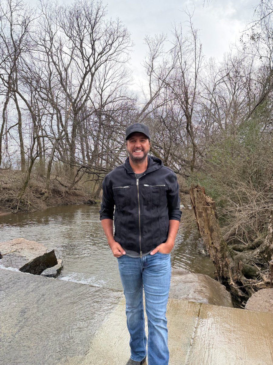 #Idol Monday, new song Friday. It’s gonna be a good week y’all!