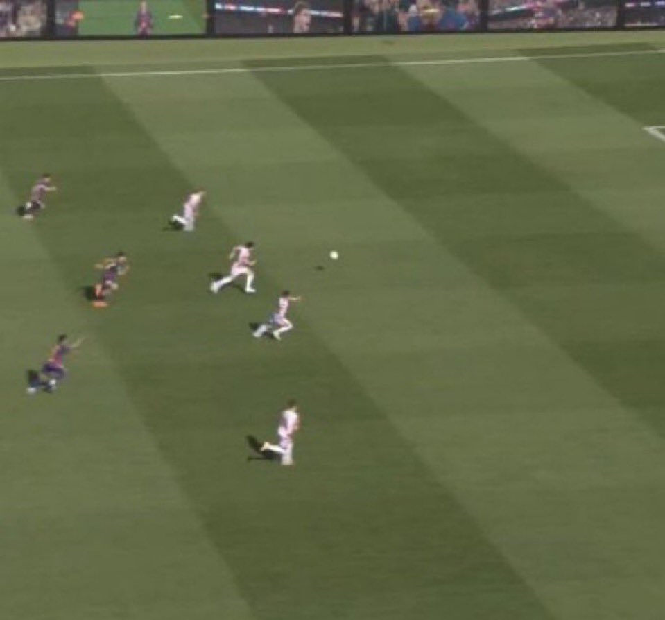 Pain.𝕏 tweet media