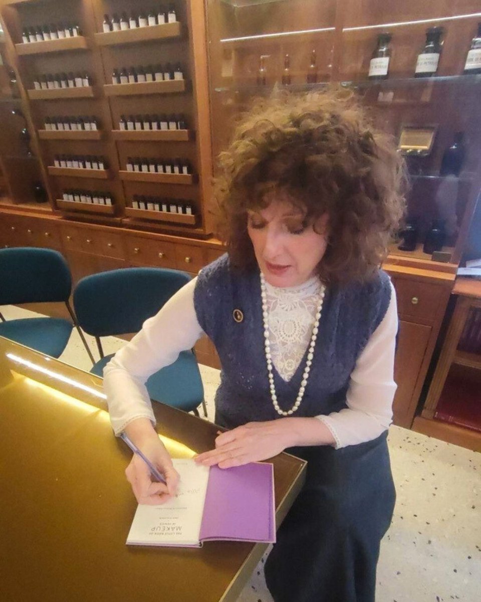 mccontentlab's tweet photo. Sabato 21 marzo abbiamo partecipato anche come MC Content Lab a un bellissimo incontro alla Libreria Studium per la Giornata del Profumo 2026, con Joan Giacomin di The Merchant of Venice: un viaggio nella Venezia delle dame veneziane, tra profumi, storie e segreti. https://t.co/AYOvGQzxgP