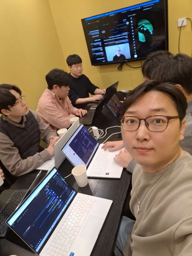 YoungHoon Kim tweet media